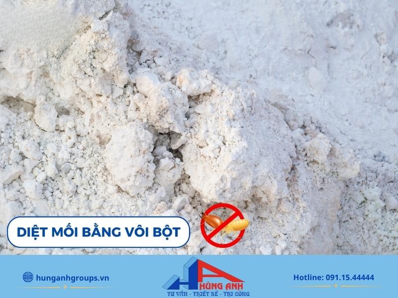 Đổ vôi sống trộn nước vào rãnh tổ mối dưới đất tạo ra nhiệt lượng cao tiêu diệt mối tức thì.