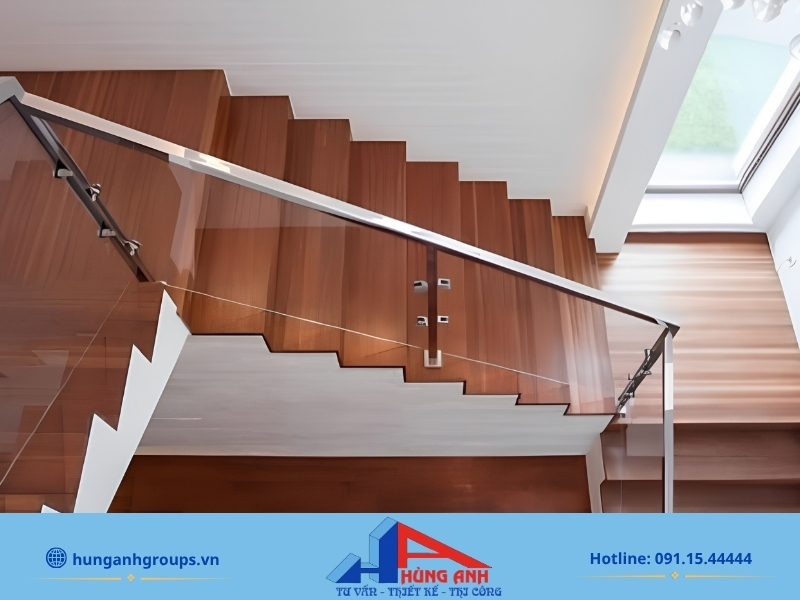 Chiếu nghỉ cầu thang là gì? Kích thước chuẩn mới nhất 2026 Cầu thang bằng gỗ tự nhiên