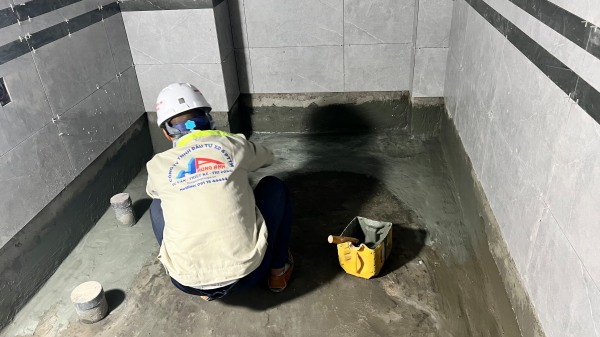 thợ hoàn thiện ốp lát tường hùng anh