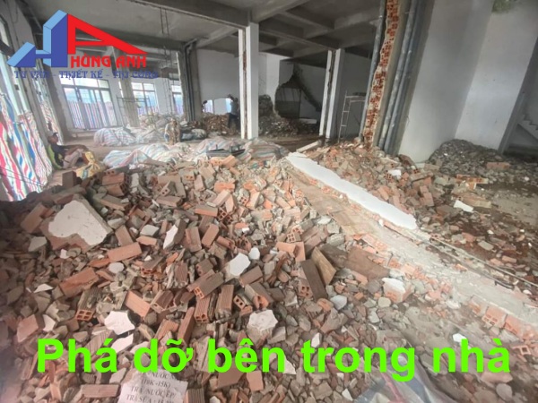 thi công phá dỡ bên trong nhà cũ