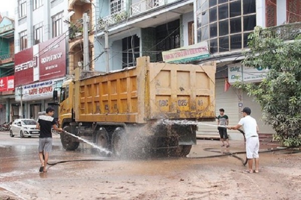 phun rửa xe công trình