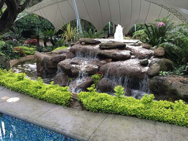 Thiết kế sân vườn kiểu nhật đẹp với hồ cá Koi, đá cuội, bonsai,đèn đá suối nhân tạo