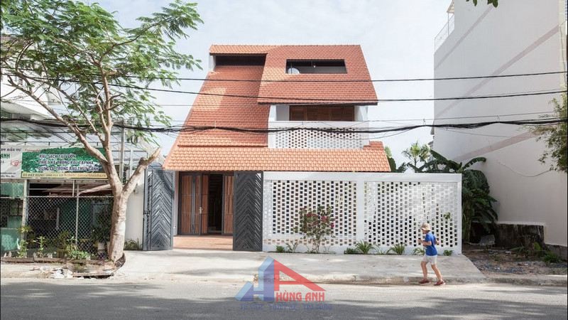 nhà 2 tầng mái ngói