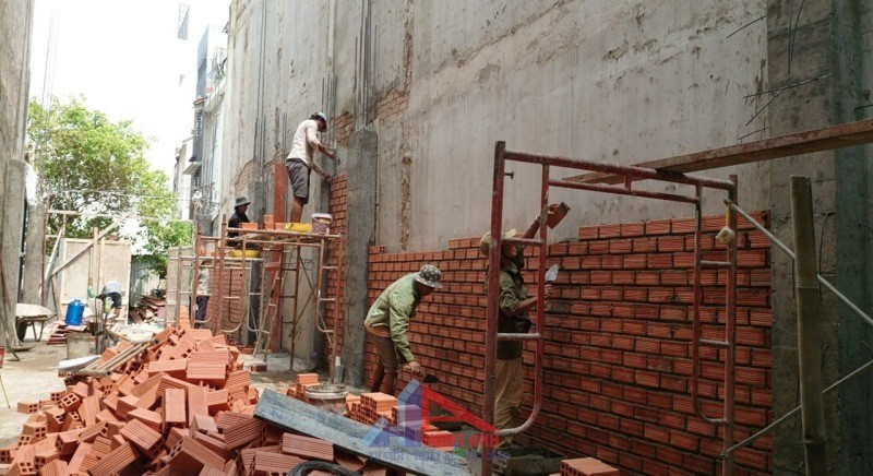 thợ xây tường nhà