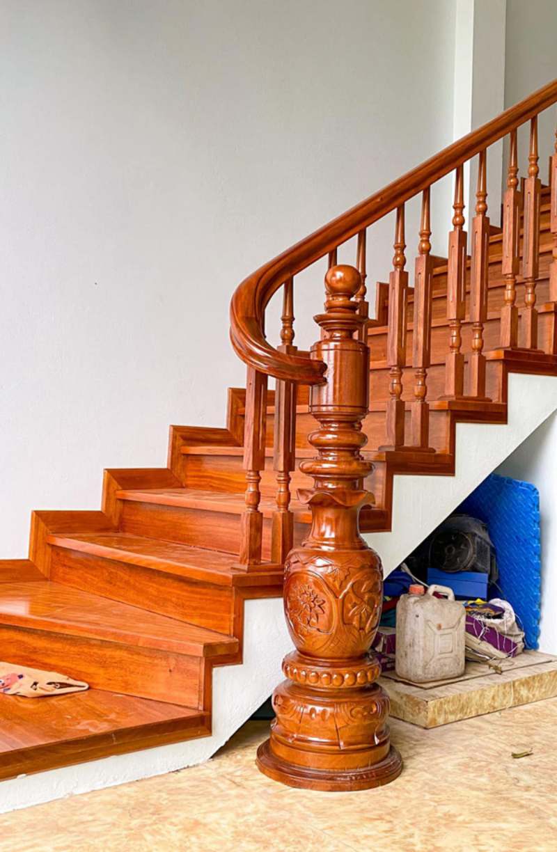 cầu thang gỗ tự nhiên 