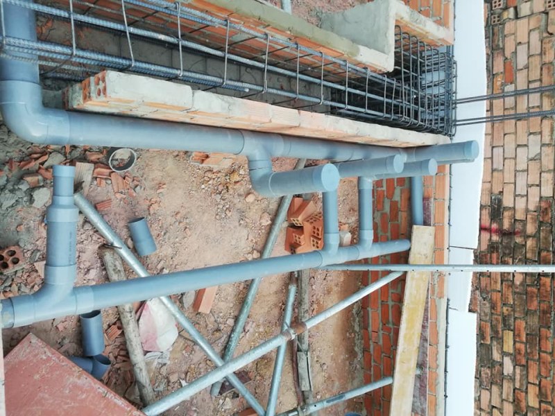 Cách tính chi phí lắp đặt điện nước cho nhà ở đường nước đặt dưới móng nhà