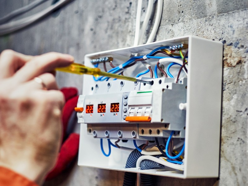 Cách tính chi phí lắp đặt điện nước cho nhà ở lắp hộp điện tổng