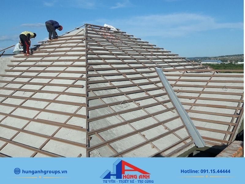 Những phương án thi công mái Thái tối ưu và hiệu quả Định vị hệ vị kèo trên sàn bê tông