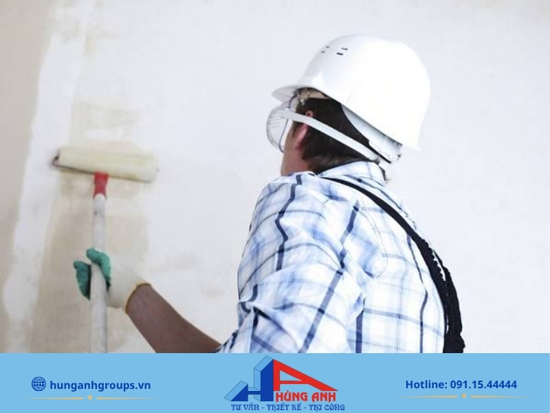 Hướng dẫn cách sơn tường nhà đẹp, không bị bong tróc Tiến hành lăn sơn lót kháng kiềm