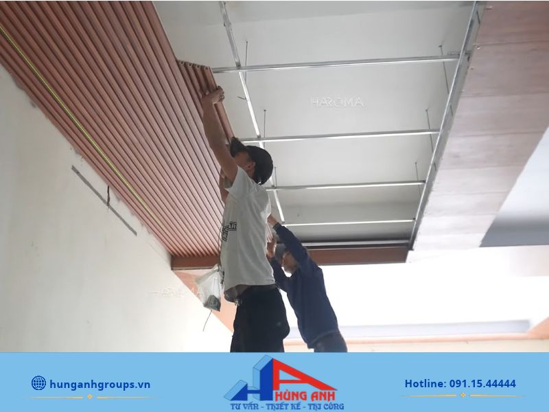 Yếu tố ảnh hướng đến giá thi công trần nhựa